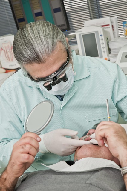 Refacerea dinților distruși prin acoperirea cu coroane dentare